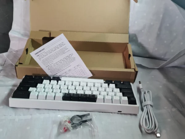 Teclado Mecánico Compacto Blanco y Negro, Retroiluminado - Imagen 6