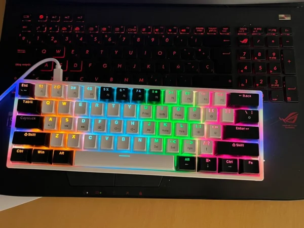 Teclado Mecánico Compacto Blanco y Negro, Retroiluminado - Imagen 3